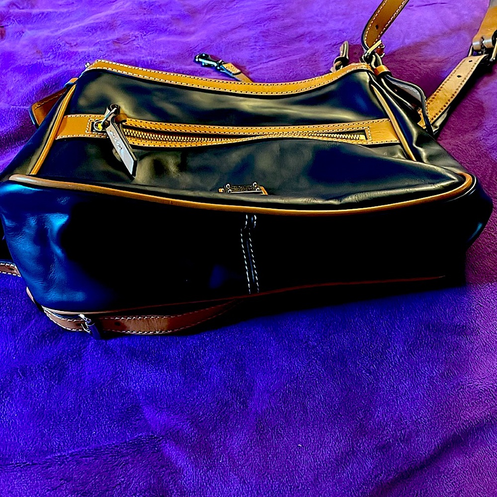 Dooney & Bourke 1975 Crossbody, Leather Navy Blue, Tan Trim, Strap Adjusts
